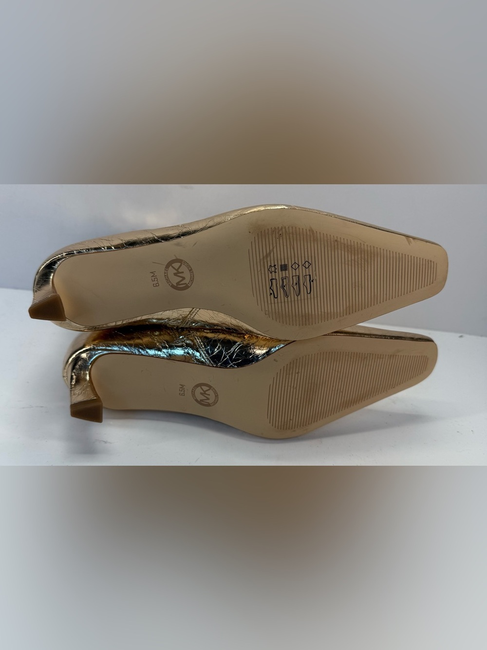 Michael Kors Crinkled Metallic Gold pointed toe Ankle Booties women’s size 6.5 - Picture 13 of 16